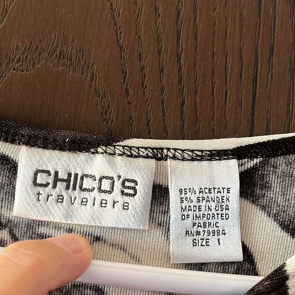 Chico’s traveler cream top with black leaf pattern. Size Chico 1 - Picture 2 of 7